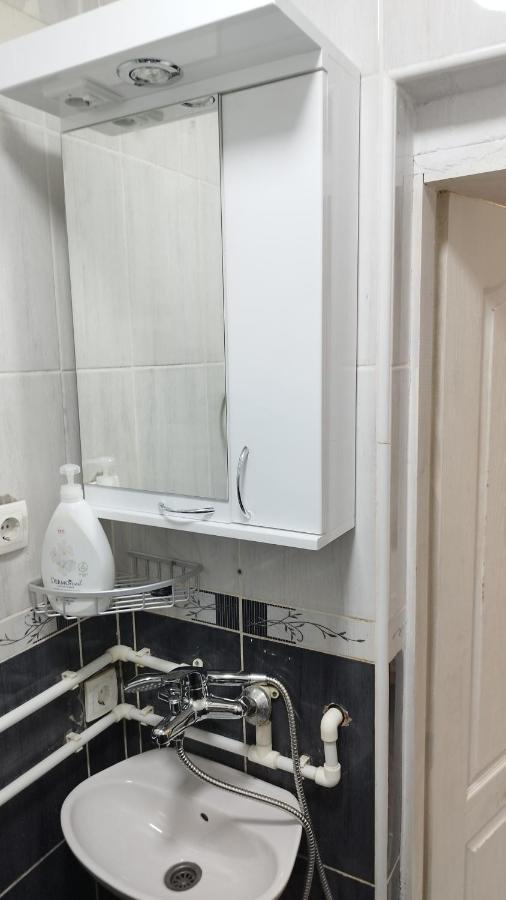 Small Apartment Private Bathroom Strong Wi-Fi Belgrade Exterior photo